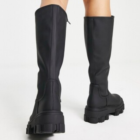 ASOS DESIGN Wide Curve Fit Carla Chunky Knee Waterproof Boots in Black Size 10W - Picture 2 of 16